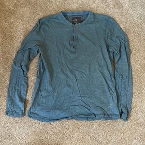 LOGG (H&M) brand mens Henley style lightweight shirt with button detail at neck